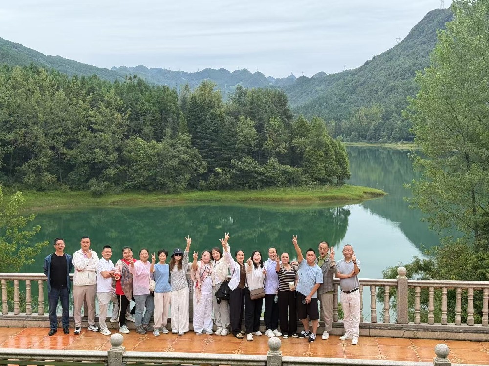 團(tuán)隊(duì)合作融洽